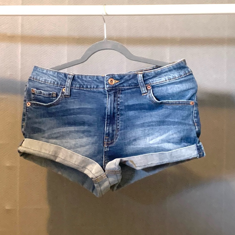 Girls Junior Jean shorts.